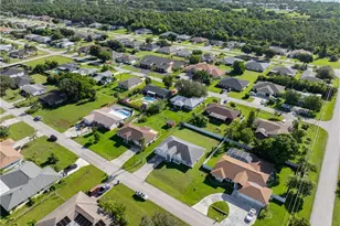 1233 SE 23rd Ave, Cape Coral, FL 33990 - Photo 4