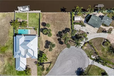 1806 Marina Cir, North Fort Myers, FL 33913 - Photo 8