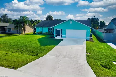 707 SE 9th Pl, Cape Coral, FL 33990 - Photo 2