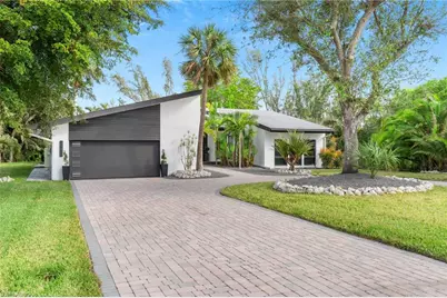 15600 Light Blue Cir, Fort Myers, FL 33908 - Photo 2