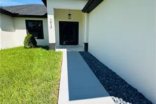 1013 Barcelona St E, Lehigh Acres, FL 33974 - Photo 4
