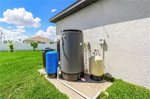 3904 NE 16th Pl, Cape Coral, FL 33909 - Photo 26