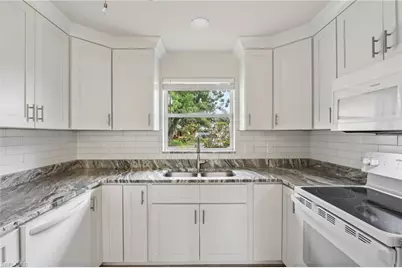 1037 Ione Dr, Fort Myers, FL 33919 - Photo 4