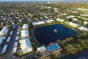 821 Gulf Pavilion Dr, Naples, FL 34108 - Photo 16