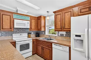 5720 Maplewood Ct, Fort Myers, FL 33905 - Photo 4