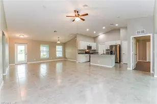 914 NE 13th Pl, Cape Coral, FL 33909 - Photo 4