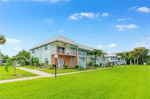 3225 E Riverside Dr, Fort Myers, FL 33916 - Photo 4