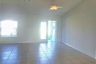 3315 SW 8th Ct, Cape Coral, FL 33914 - Photo 10