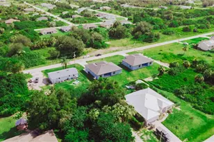 816 Frederick Reid St E, Lehigh Acres, FL 33974 - Photo 8