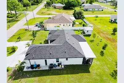 528 Jacaranda Pkwy E, Cape Coral, FL 33909 - Photo 4