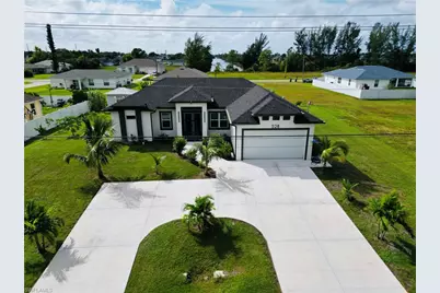 528 Jacaranda Pkwy E, Cape Coral, FL 33909 - Photo 1