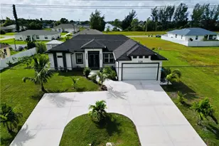 528 Jacaranda Pkwy E, Cape Coral, FL 33909 - Photo 1