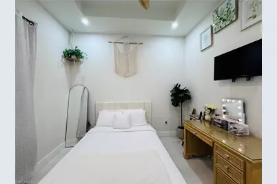 528 Jacaranda Pkwy E, Cape Coral, FL 33909 - Photo 44