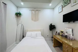 528 Jacaranda Pkwy E, Cape Coral, FL 33909 - Photo 44