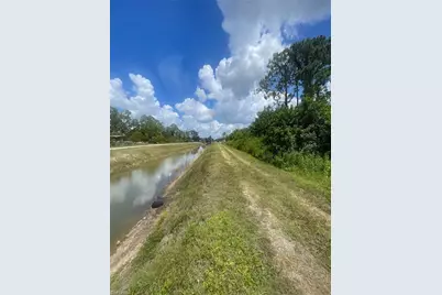 722 Wellington Ave, Lehigh Acres, FL 33972 - Photo 4