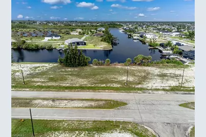 4015 Gulfstream Pkwy, Cape Coral, FL 33993 - Photo 8