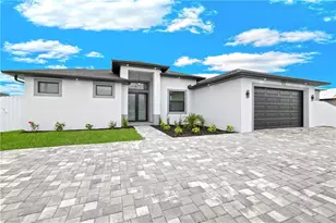 913 Embers Pkwy W, Cape Coral, FL 33993 - Photo 4