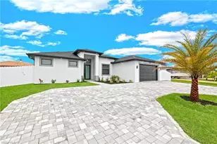 913 Embers Pkwy W, Cape Coral, FL 33993 - Photo 2