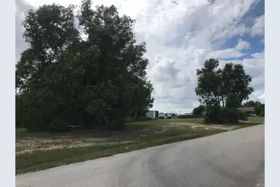 916 SE 8th Ter, Cape Coral, FL 33990 - Photo 4
