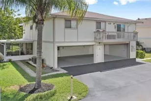 5836 Queen Elizabeth Way, Fort Myers, FL 33907 - Photo 2