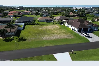1910 SW 40th St, Cape Coral, FL 33914 - Photo 4
