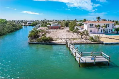 474 Washington Ct, Fort Myers Beach, FL 33931 - Photo 6