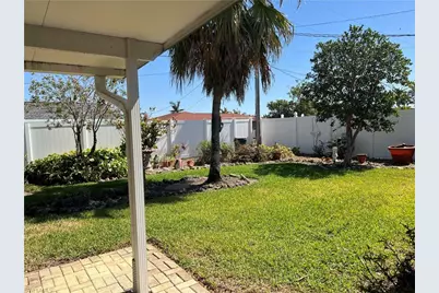 911 SE 18th Ter, Cape Coral, FL 33990 - Photo 24