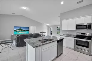 216 NW 9th Terrace, Cape Coral, FL 33993 - Photo 12