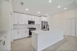 2323 SW 5th Pl, Cape Coral, FL 33991 - Photo 6