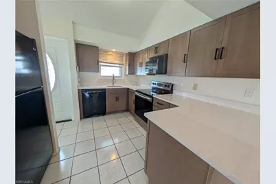 707 SW 3rd Ct #103, Cape Coral, FL 33991 - Photo 6