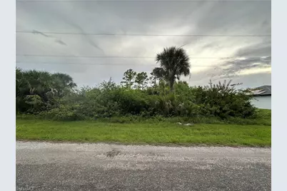 850 Haskell St E, Lehigh Acres, FL 33974 - Photo 4