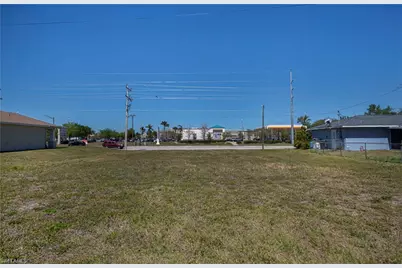 1628 Kismet Pkwy E, Cape Coral, FL 33909 - Photo 4