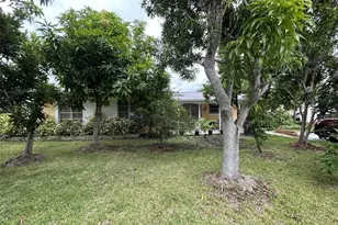 2305 SE 16th St, Cape Coral, FL 33990 - Photo 2