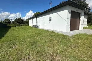 849 Wolverine St E, Lehigh Acres, FL 33974 - Photo 4