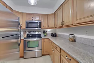 12515 McGregor Blvd, Fort Myers, FL 33919 - Photo 6