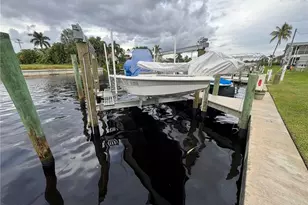 1715 SE 46th Ln, Cape Coral, FL 33904 - Photo 4