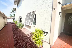 1715 SE 46th Ln, Cape Coral, FL 33904 - Photo 2