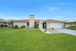 3746 SE 1st Pl, Cape Coral, FL 33904 - Photo 4