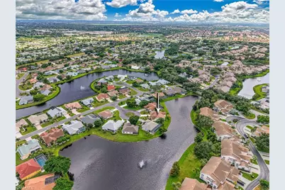 9241 Bramble Ct, Fort Myers, FL 33919 - Photo 4