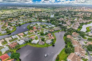 9241 Bramble Ct, Fort Myers, FL 33919 - Photo 4