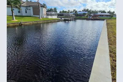 849 Montclaire Ct, Cape Coral, FL 33904 - Photo 4