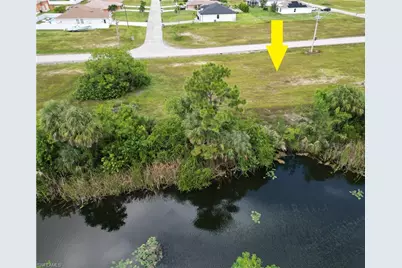 818 NE 32nd Ln, Cape Coral, FL 33909 - Photo 8