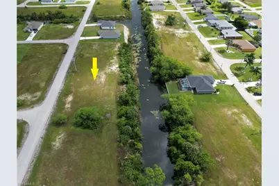 818 NE 32nd Ln, Cape Coral, FL 33909 - Photo 22