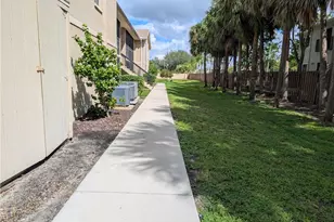 5305 Summerlin Rd, Fort Myers, FL 33919 - Photo 18