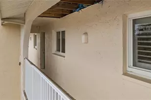 527 E Gulf Dr, Sanibel, FL 33957 - Photo 10