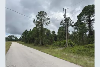 652 Montclair Ave S, Lehigh Acres, FL 33974 - Photo 4