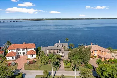 3914 W Riverside Dr, Fort Myers, FL 33901 - Photo 4