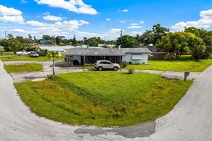 298 Lakeview Dr, North Fort Myers, FL 33917 - Photo 16