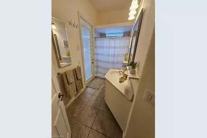118 SE 23rd Pl, Cape Coral, FL 33990 - Photo 8