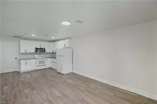 25 Cypress St, North Fort Myers, FL 33903 - Photo 8